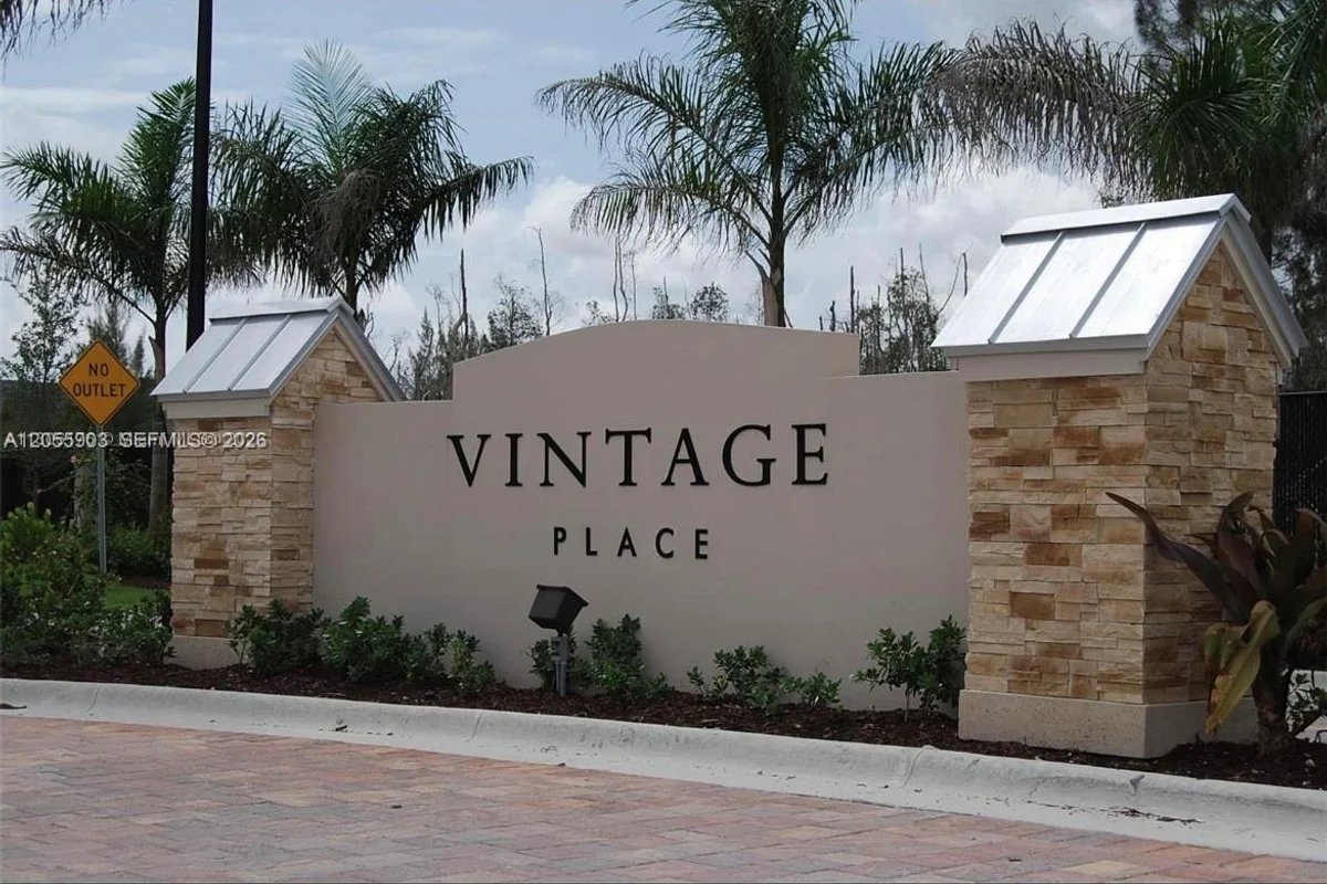 7022 NW 102nd Pl, Doral: photo 1 of 56