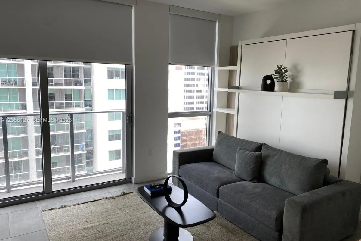 227 NE 2nd St #1910, Miami: photo 1 of 8