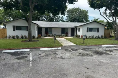 192 SE 27th Ct, Boynton Beach: photo 1 of 15