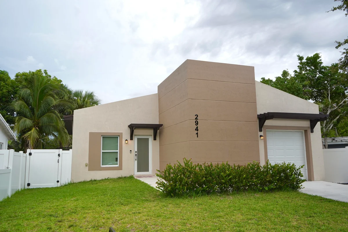 2941 NW 7th Ct, Fort Lauderdale: photo 1 of 35