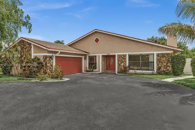 7480 NW 37th Ct, Lauderhill: photo 1 of 36