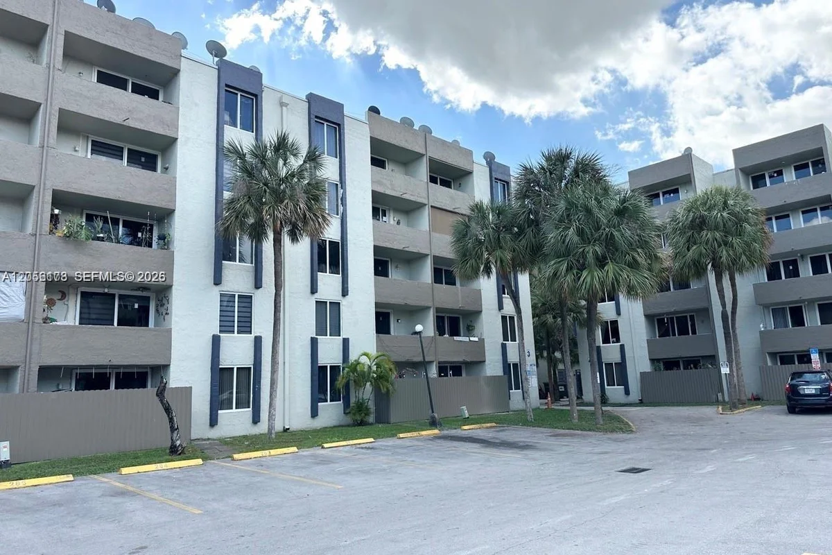 10000 NW 80th Ct #2456, Hialeah Gardens: photo 1 of 33