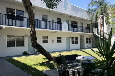 1925 Madison St #14, Hollywood: photo 1 of 16