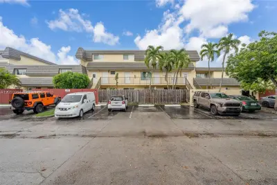 8475 SW 137th Ave, Miami: photo 1 of 8