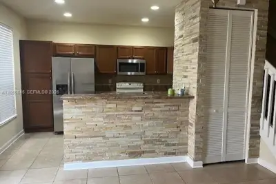 17087 SW 93rd St, Miami: photo 1 of 40