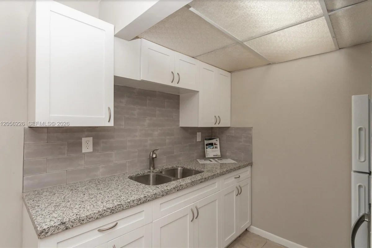 2145 Pierce St #218, Hollywood: photo 1 of 21