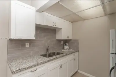 2145 Pierce St #218, Hollywood: photo 1 of 21