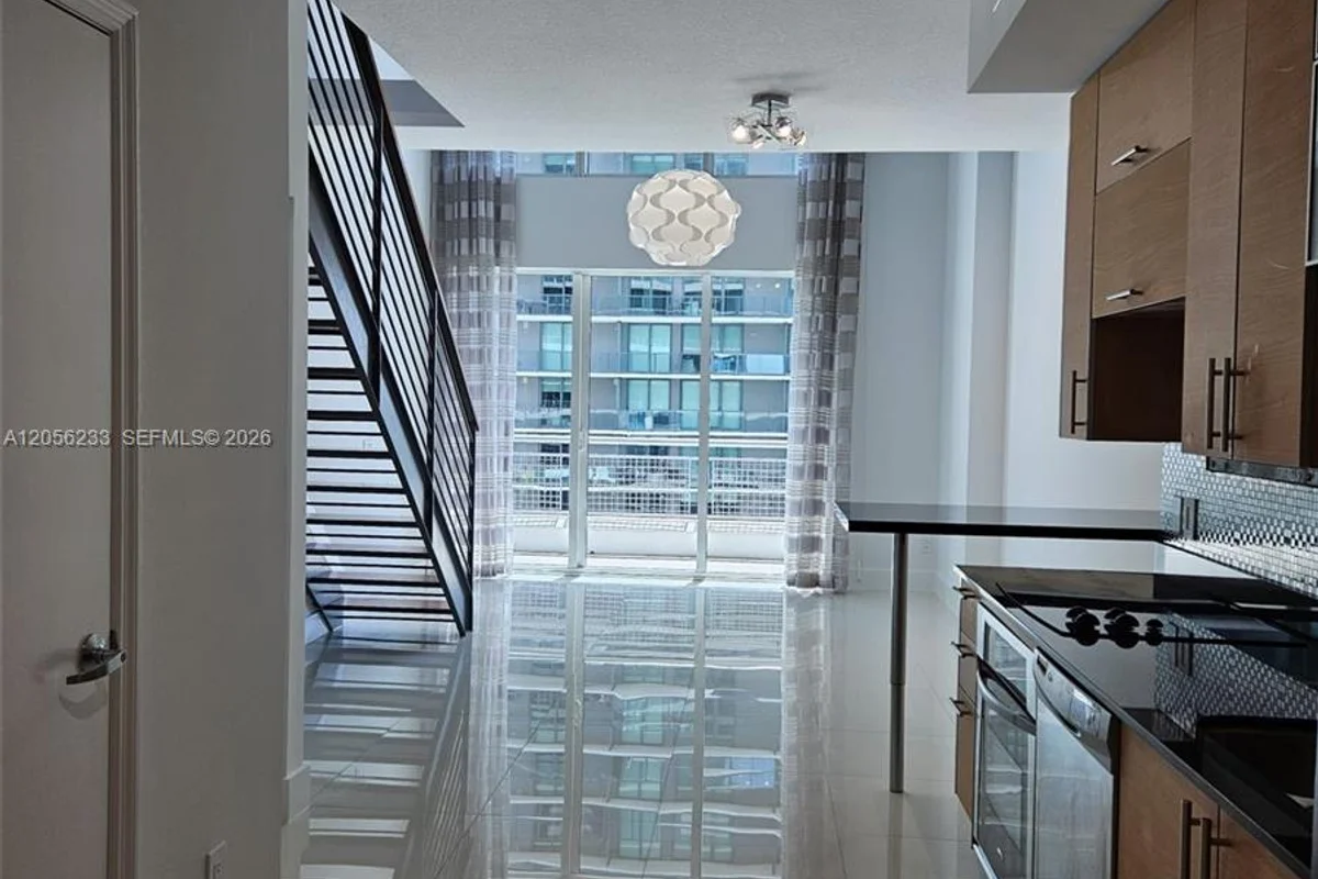 60 SW 13th St #2810, Miami: photo 1 of 19