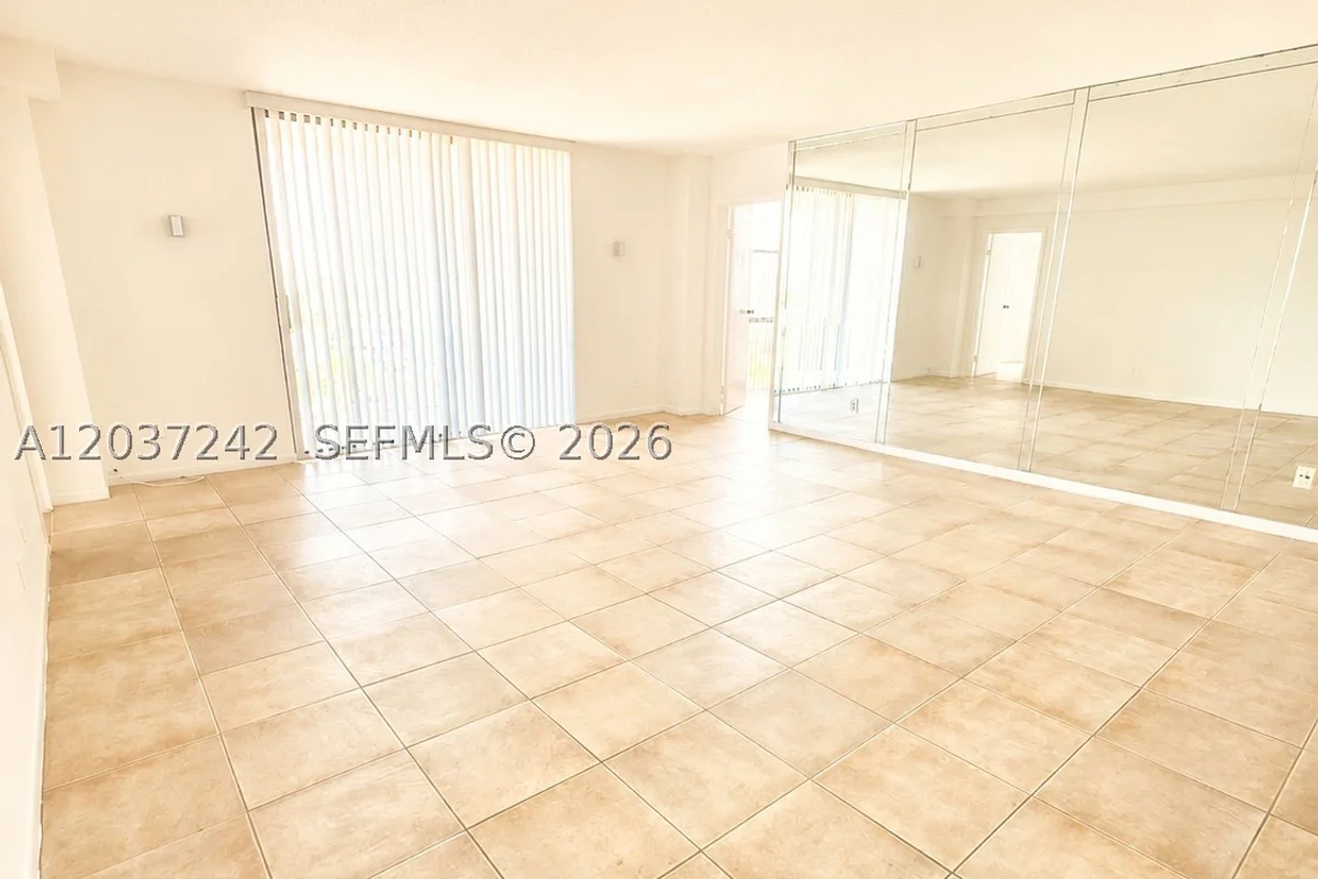 13499 Biscayne Blvd #706, North Miami: photo 1 of 34