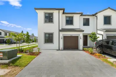 18920 SW 344th Ter, Homestead: photo 1 of 21