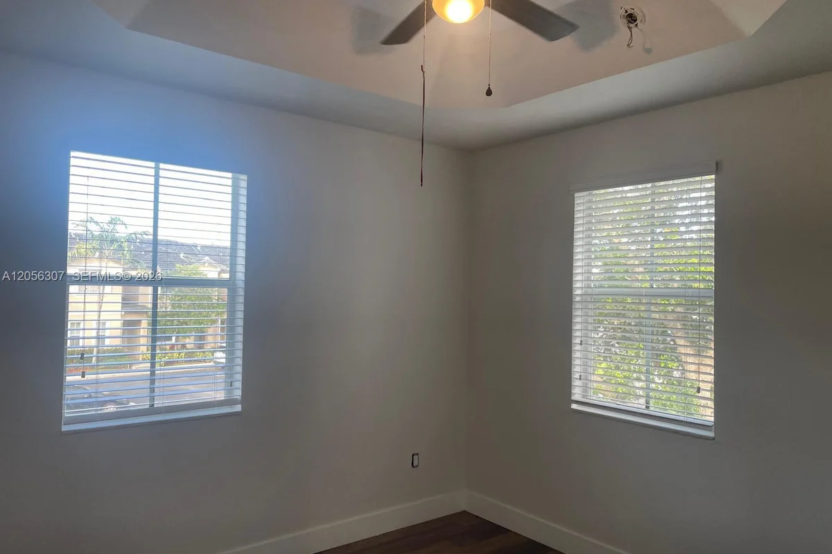 153 SE 28th Pl #1, Homestead: photo 1 of 8