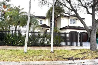 9352 SW 155th Ave, Miami: photo 1 of 27
