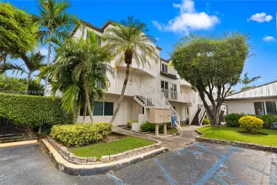 8585 NW 6th Ln #9-208, Miami: photo 1 of 37