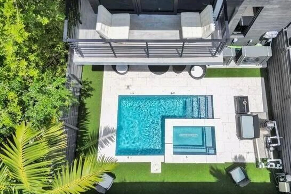 2514 NE 21st St #A, Fort Lauderdale: photo 1 of 41