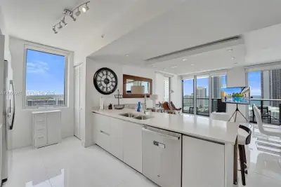 2600 E Hallandale Beach Blvd #T1902, Hallandale Beach: photo 1 of 101