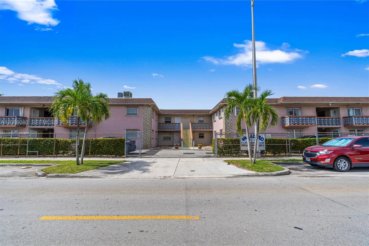1250 W 26th Pl #108, Hialeah: photo 1 of 17