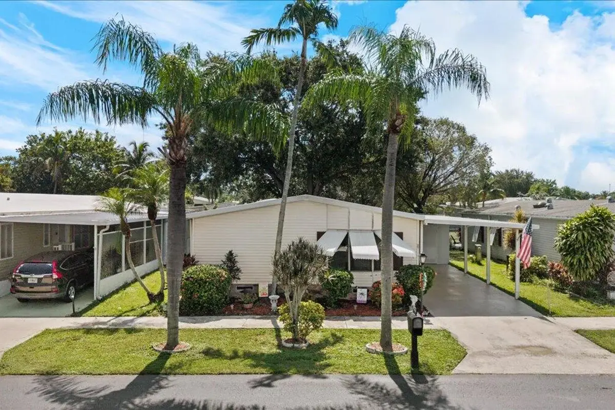 6578 NW 37th Ave, Coconut Creek: photo 1 of 40