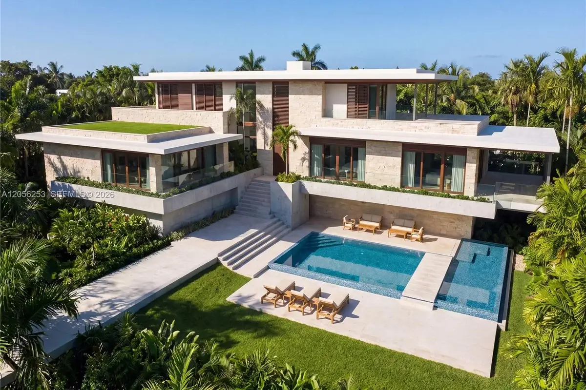 3400 S Moorings Way, Miami: photo 1 of 4