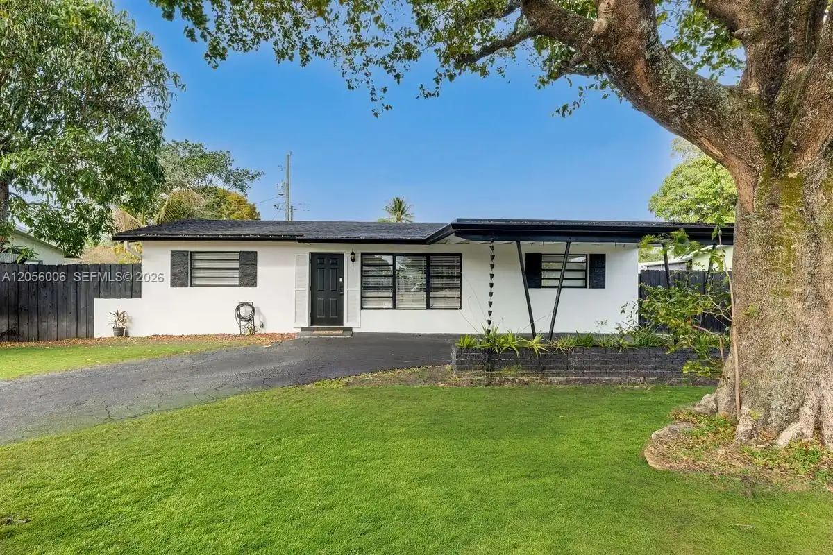600 N 66th Ter, Hollywood: photo 1 of 23