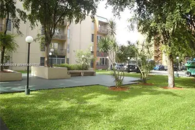 4713 NW 7th St #306-1, Miami: photo 1 of 13