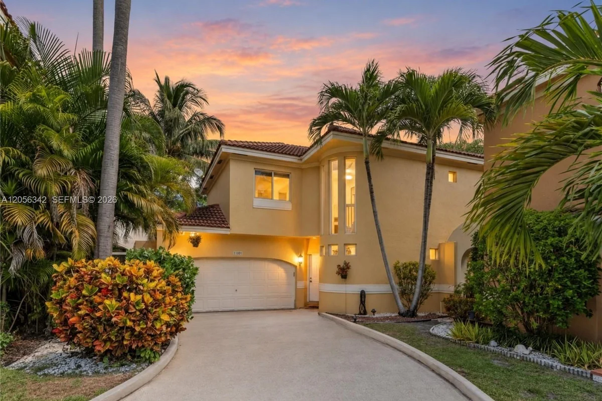 11407 Lakeview Dr, Coral Springs: photo 1 of 62