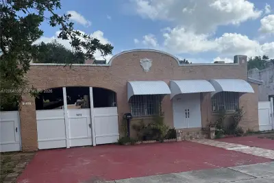 1831 SW 10th St, Miami: photo 1 of 1