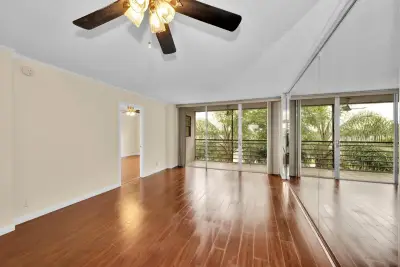 118 Royal Park Dr #4G, Oakland Park: photo 1 of 31