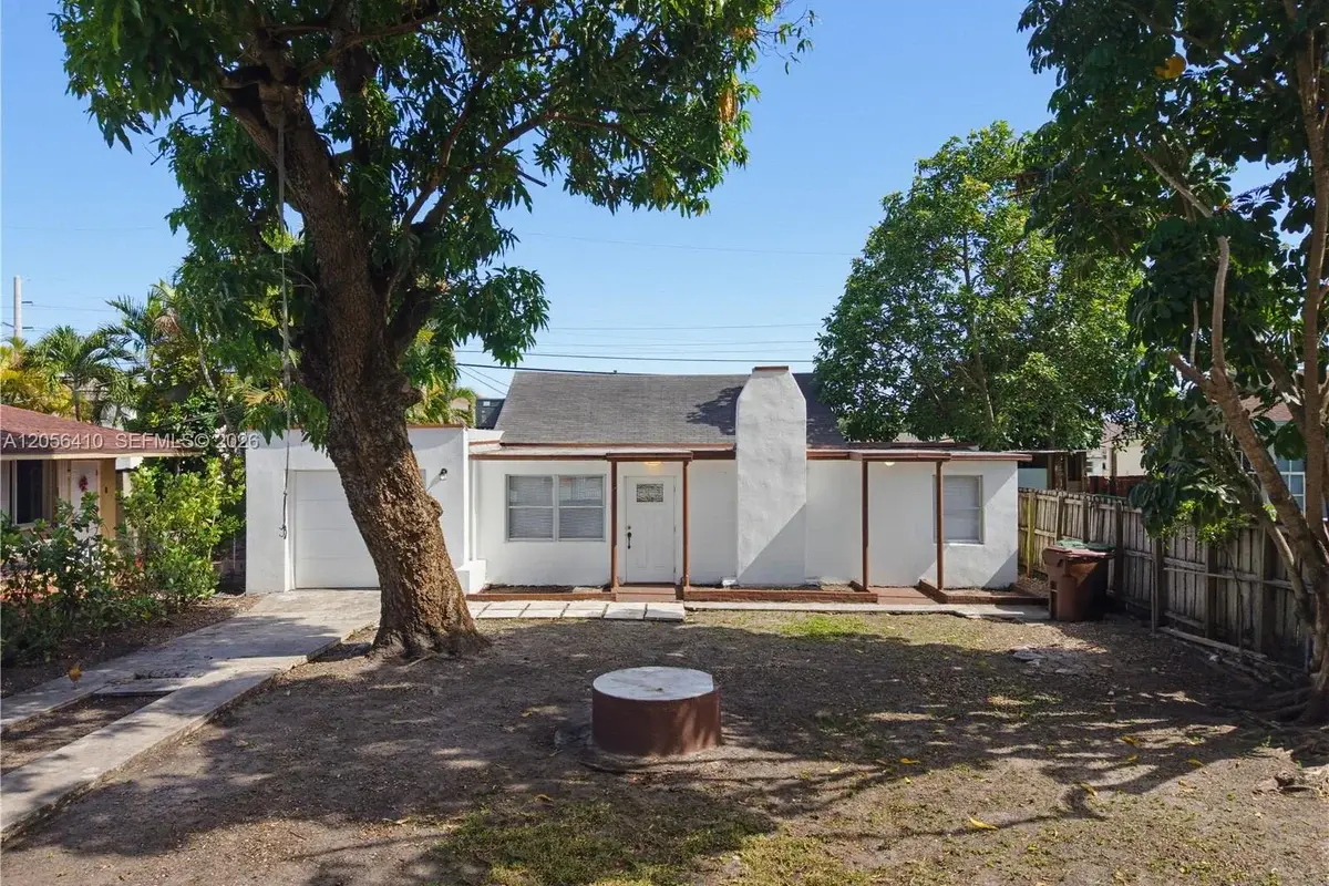 76 W 14 St, Hialeah: photo 1 of 42
