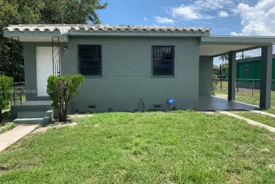 1770 NW 84th St, Miami: photo 1 of 3