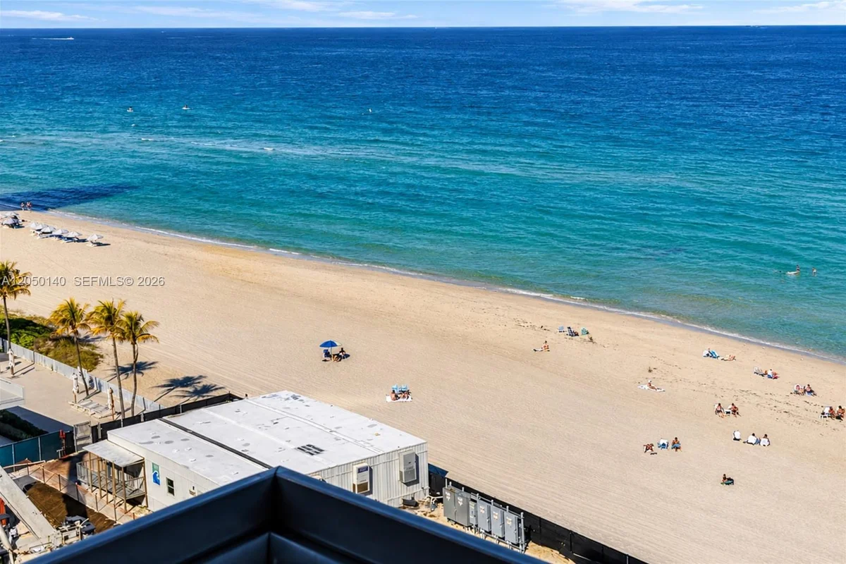 Condo in Sunny Isles Beach: photo 1 of 33