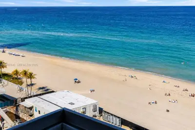 Condo in Sunny Isles Beach: photo 1 of 33