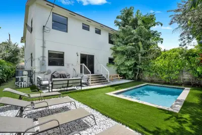 808 SW 29th St, Fort Lauderdale: photo 1 of 22