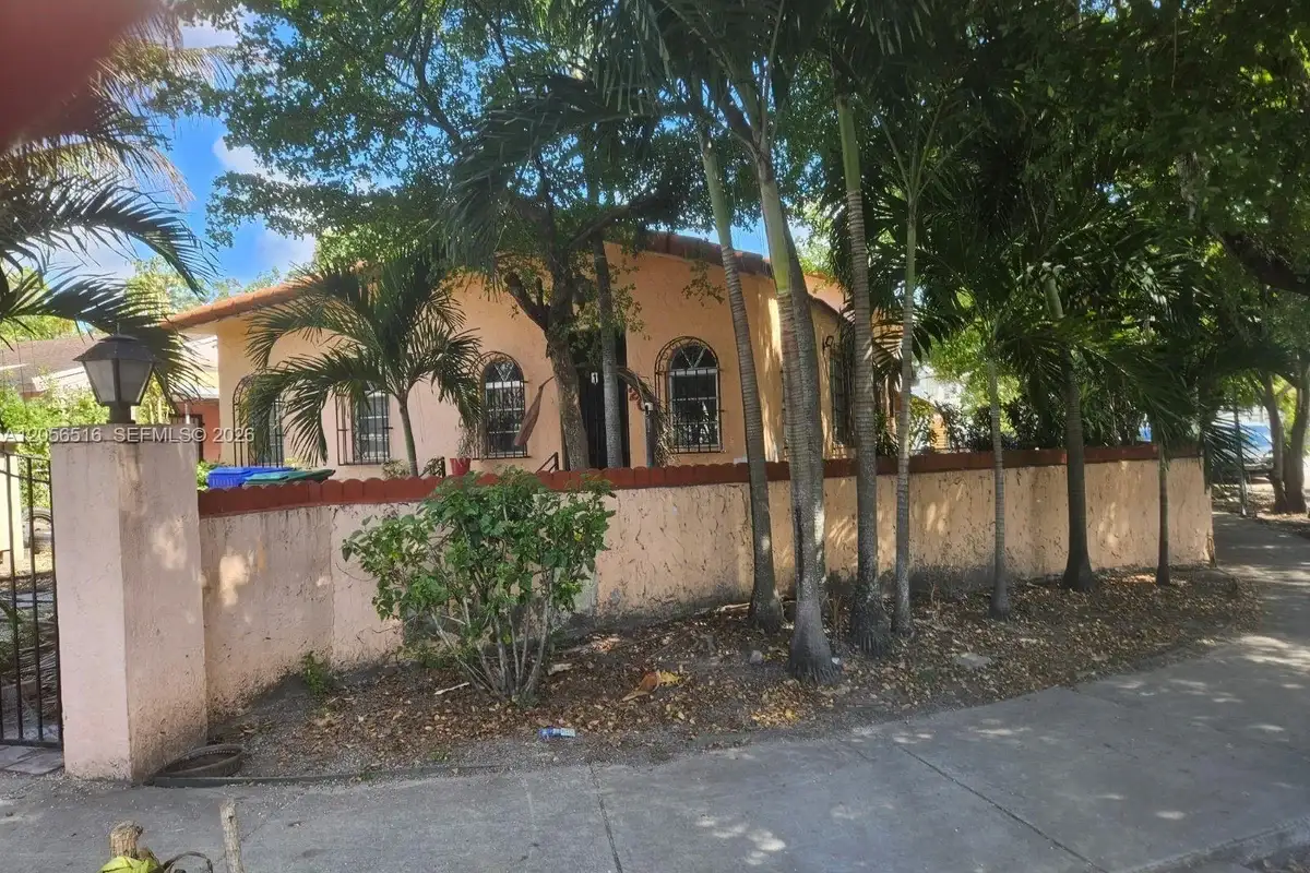 2054 SW 5th St, Miami: photo 1 of 1