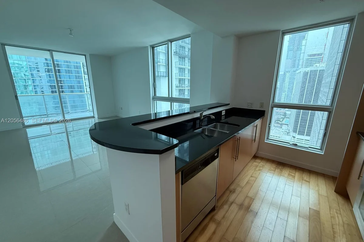 300 S Biscayne Blvd #T-3301, Miami: photo 1 of 11