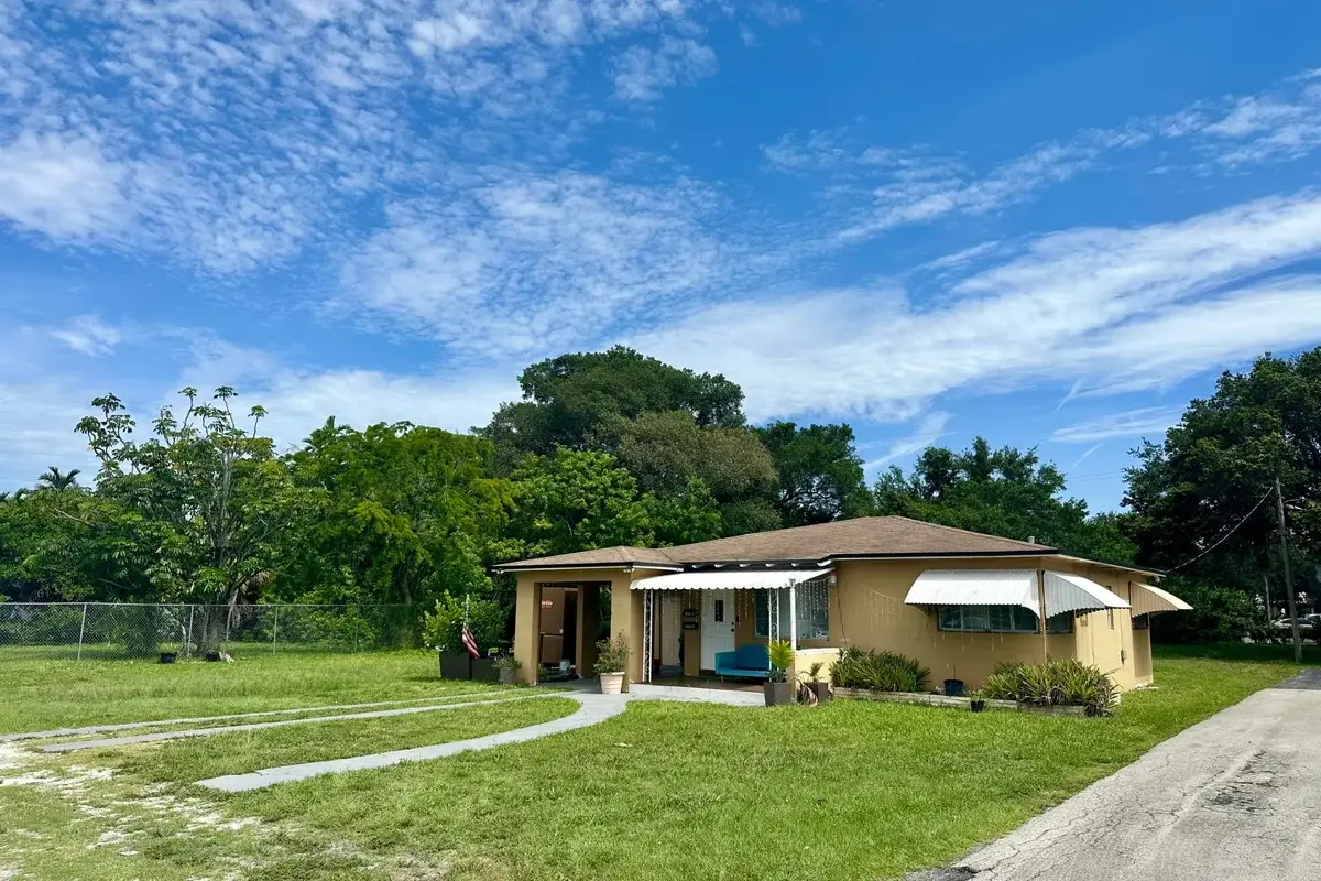 2531 Pierce St, Hollywood: photo 1 of 11