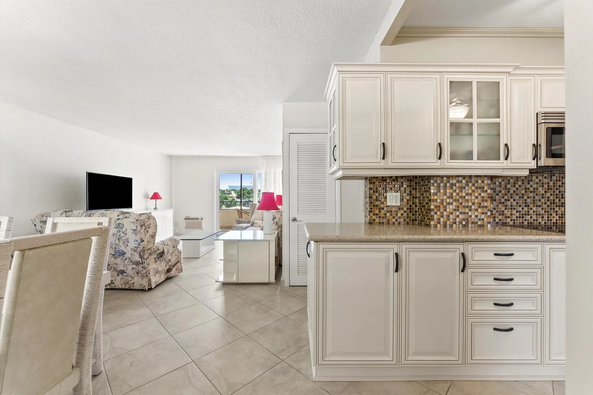 220 Kings Point Dr #210, Sunny Isles Beach: photo 1 of 41