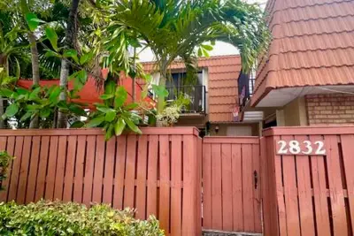2832 SW 12th St, Deerfield Beach: photo 1 of 11