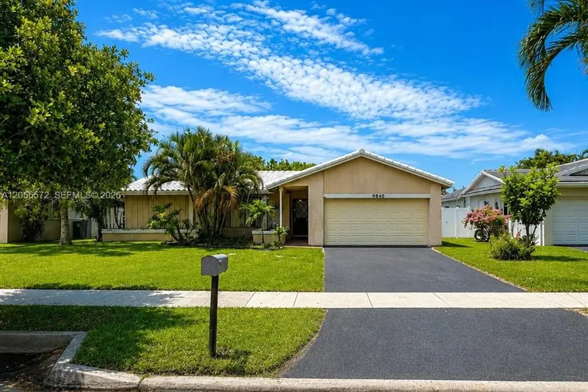 9840 NW 25th Ct, Coral Springs: photo 1 of 7