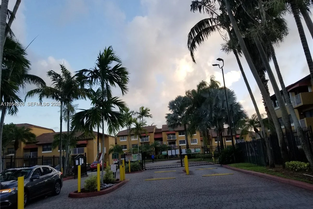 15650 SW 80th St #F-207, Miami: photo 1 of 5