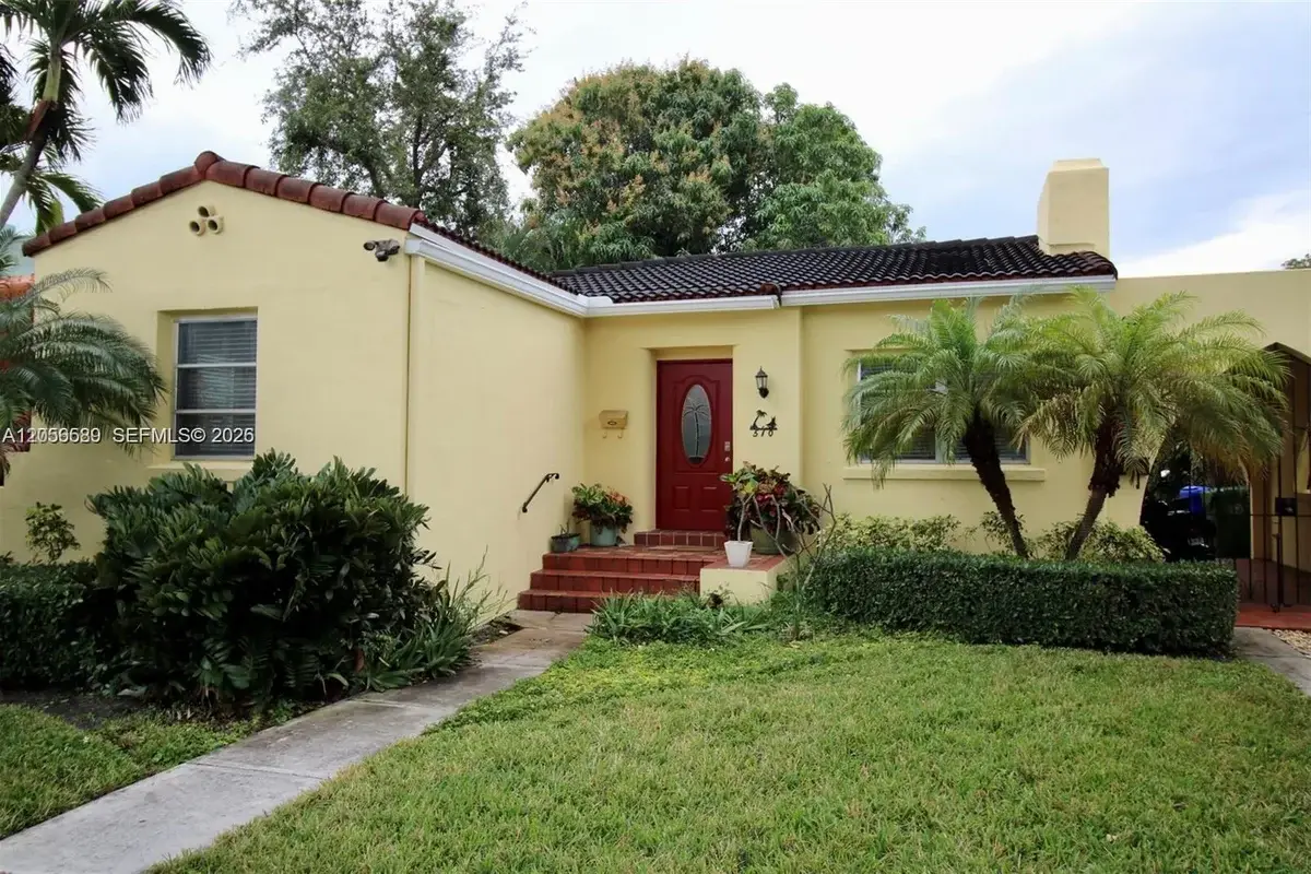 510 NE 72nd St, Miami: photo 1 of 11