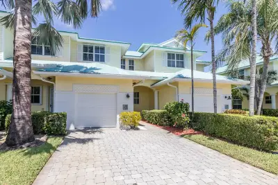 117 Barefoot Cove, Hypoluxo: photo 1 of 14