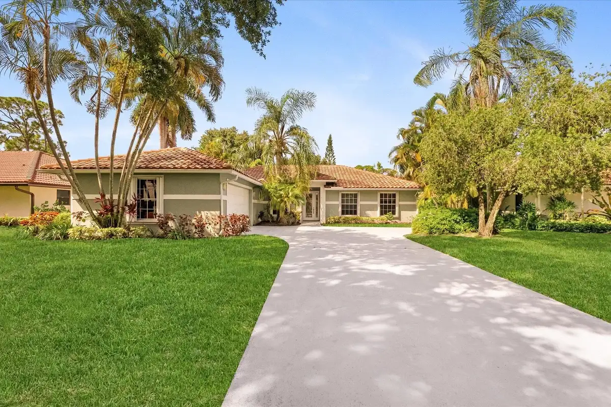 4 Glengary Rd, Palm Beach Gardens: photo 1 of 53