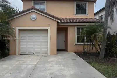 1430 SE 18th Pl, Homestead: photo 1 of 17