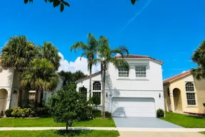 150 NW 151st Ave, Pembroke Pines: photo 1 of 15