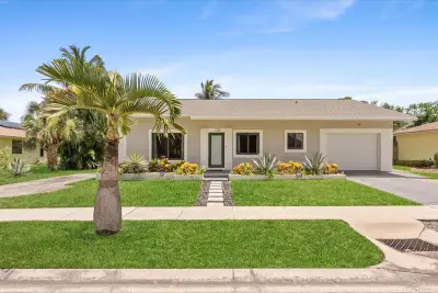 728 NE 9th Ave, Boynton Beach: photo 1 of 44