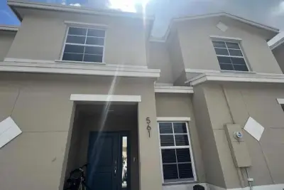 561 NE 5th Way, Florida City: photo 1 of 21