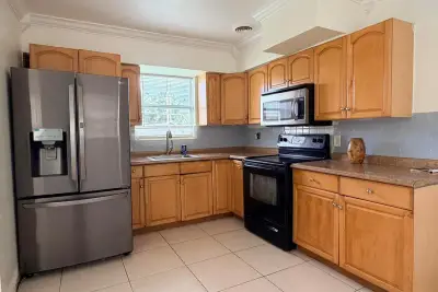2438 Thomas St #3, Hollywood: photo 1 of 21