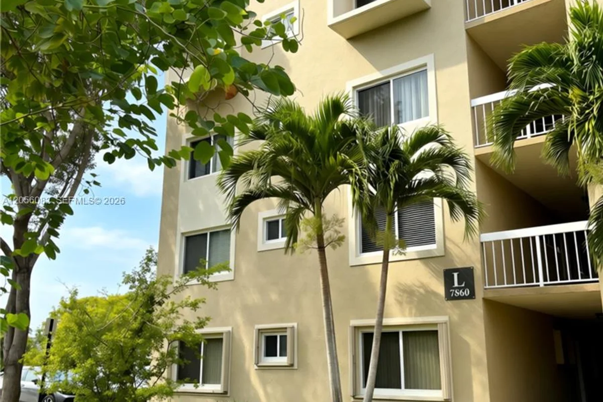 7860 Camino Real #412, Miami: photo 1 of 14