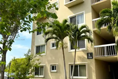 7860 Camino Real #311, Miami: photo 1 of 17