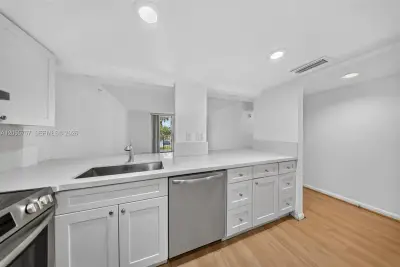 8045 SW 107th Ave #203, Miami: photo 1 of 56